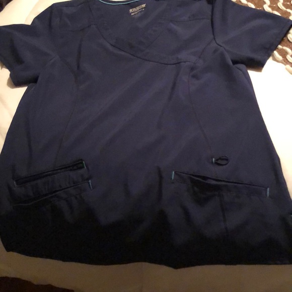 2 PR women’s scrubs sets selling together - Picture 2 of 4